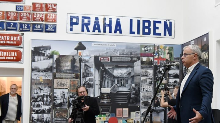 Patrioti otevírají Libeňský svět vernisáží „Bohumil Hrabal barevně i černobíle“